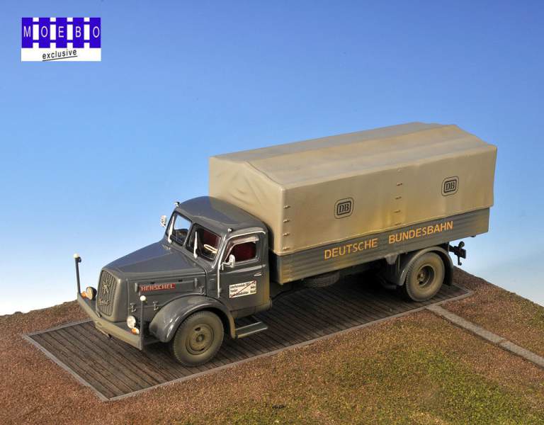 0- 140901 LKW-Waage mit Holzbohlenbelag in Echtholzoptik