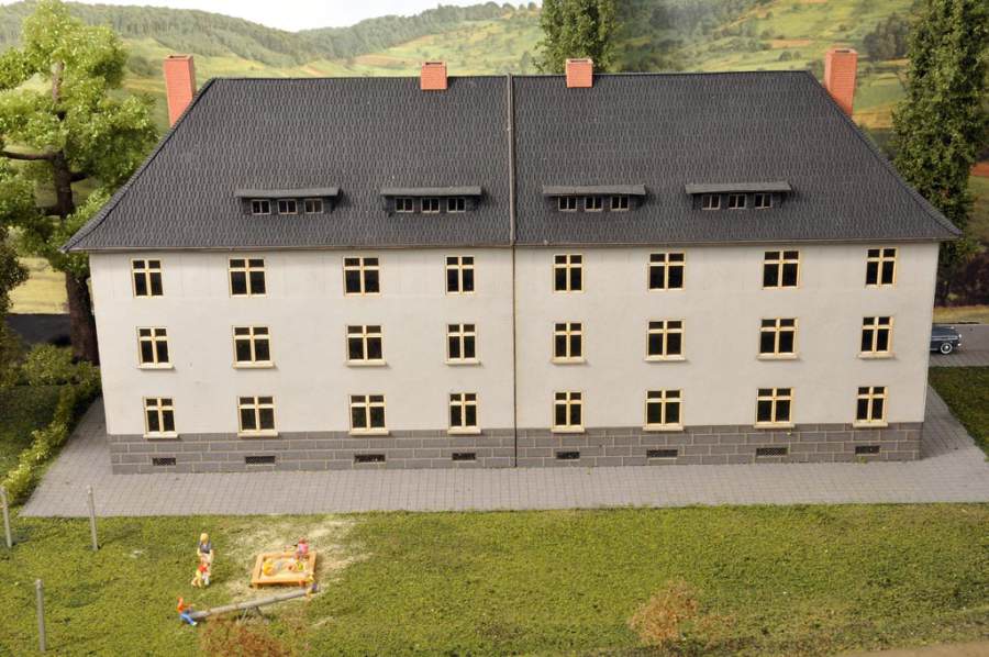 N- 0868 Eisenbahnerhaus "Mannheim" -grau- nach Originalplan um 1910