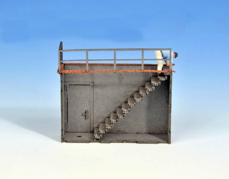 TT- 9421 Kellertreppe -Tür links- Ziegelrand